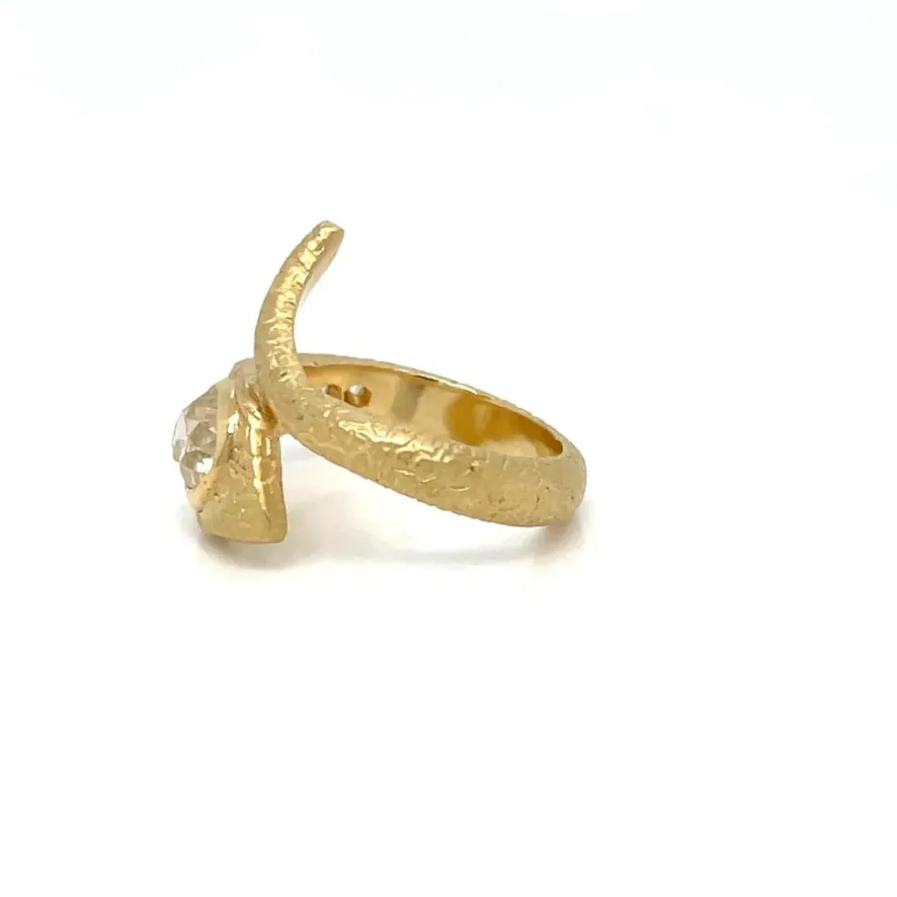 Bague gravée de serpent enroulé de diamant antique