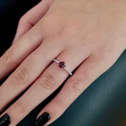 Bague grenat rond diamants or blanc