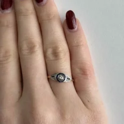 Bague halo avec saphirs et diamants