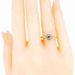 Bague halo en platine et diamants