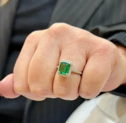 Bague haute joaillerie or blanc émeraude et diamants