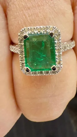 Bague haute joaillerie or blanc émeraude et diamants