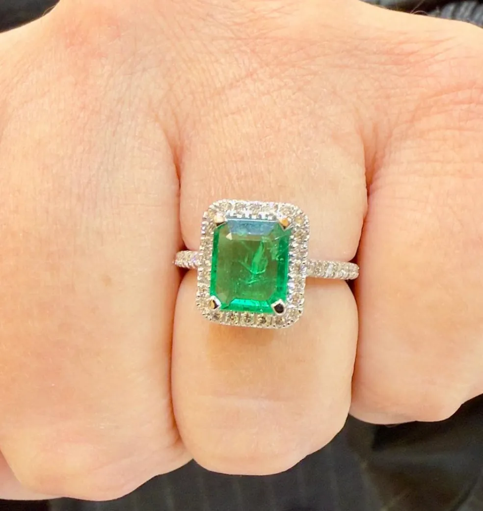 Bague haute joaillerie or blanc émeraude et diamants