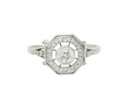 Bague hexagonale en or blanc et diamants