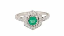 Bague hexagonale en platine, émeraude et diamants