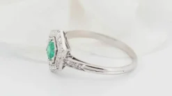 Bague hexagonale en platine, émeraude et diamants