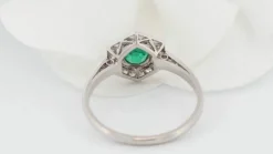 Bague hexagonale en platine, émeraude et diamants