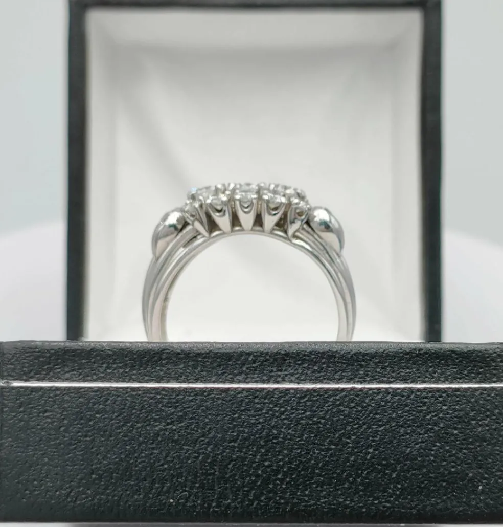 Bague imposante vintage Carl Bucherer or gris et diamant