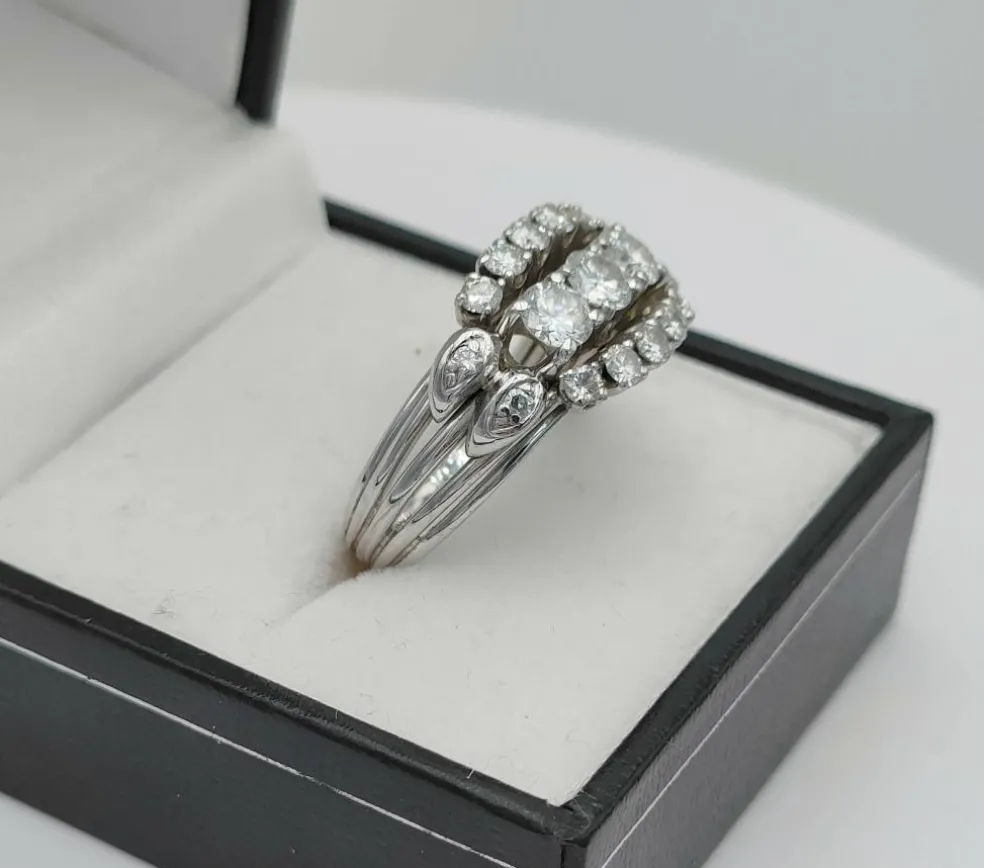 Bague imposante vintage Carl Bucherer or gris et diamant