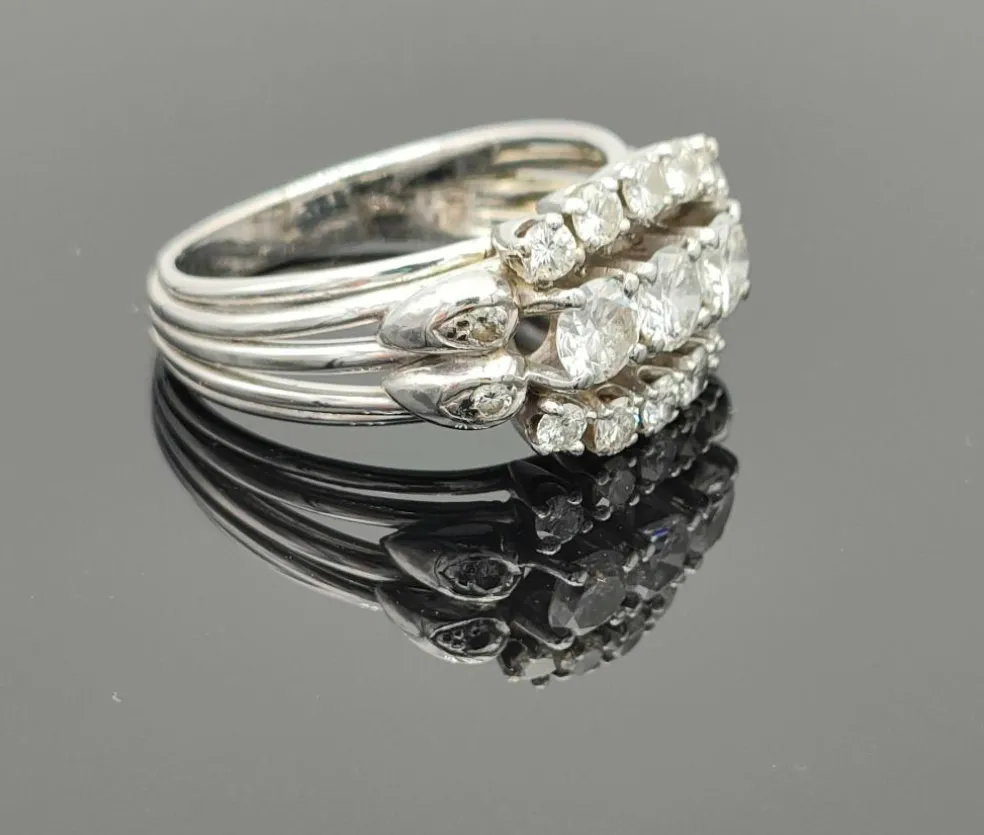 Bague imposante vintage Carl Bucherer or gris et diamant