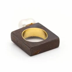 Bague IRON en or jaune et perle baroque
