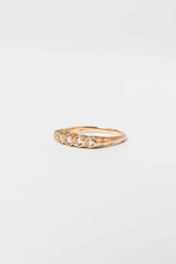 Bague Jarretière en or jaune et diamants