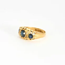 Bague jarretière or jaune, saphirs et diamants