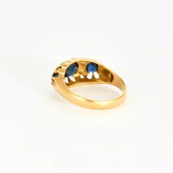 Bague jarretière or jaune, saphirs et diamants