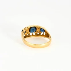 Bague jarretière or jaune, saphirs et diamants