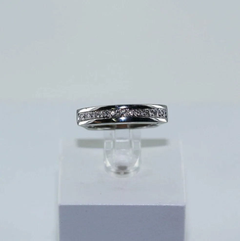 Bague Jarretière pavée de diamants