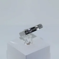 Bague Jarretière pavée de diamants