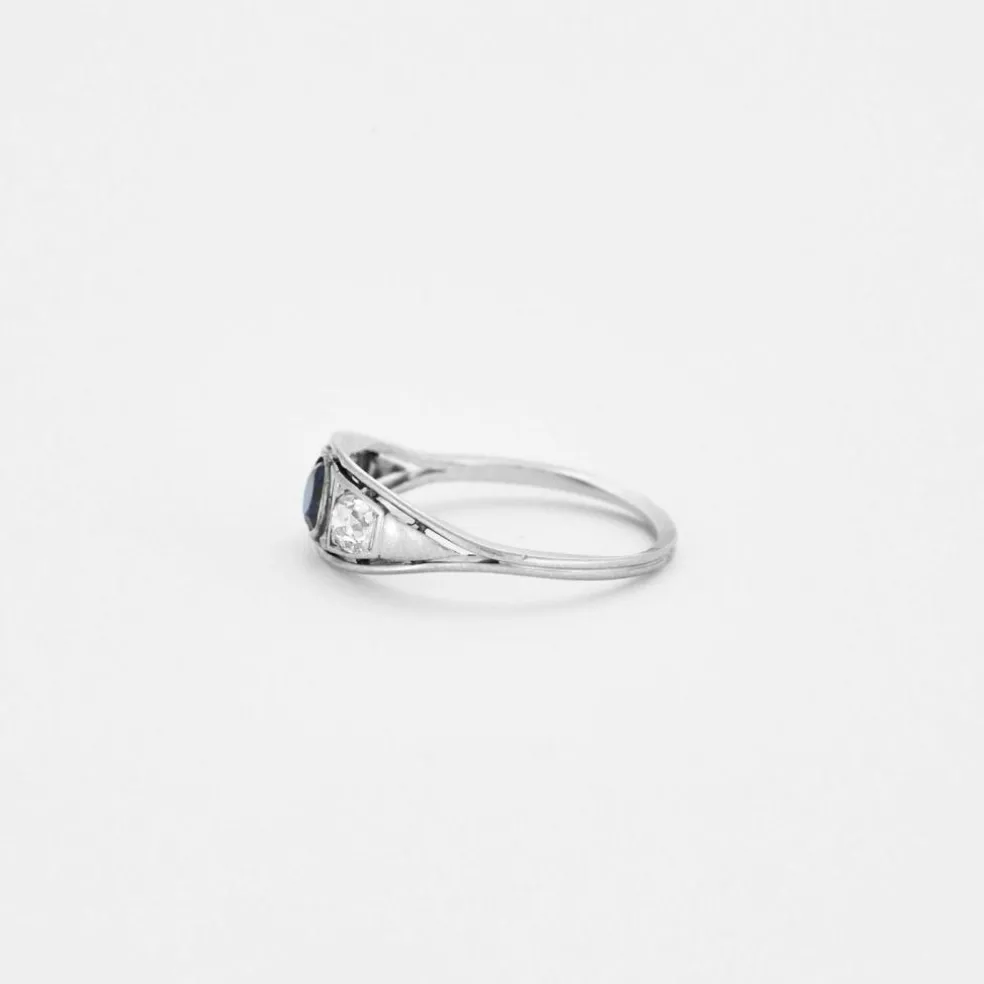 Bague Jarretière Platine Saphir de synthèse Diamants