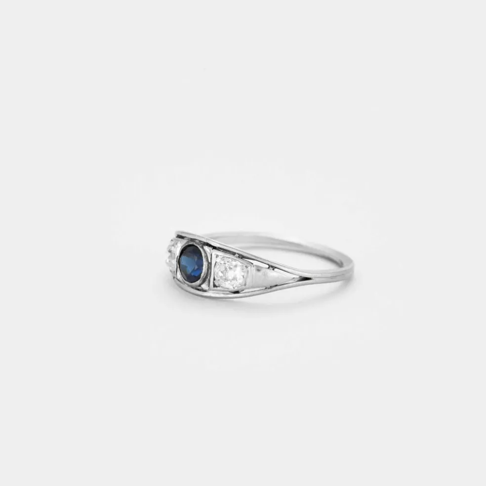 Bague Jarretière Platine Saphir de synthèse Diamants