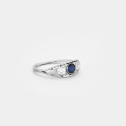 Bague Jarretière Platine Saphir de synthèse Diamants
