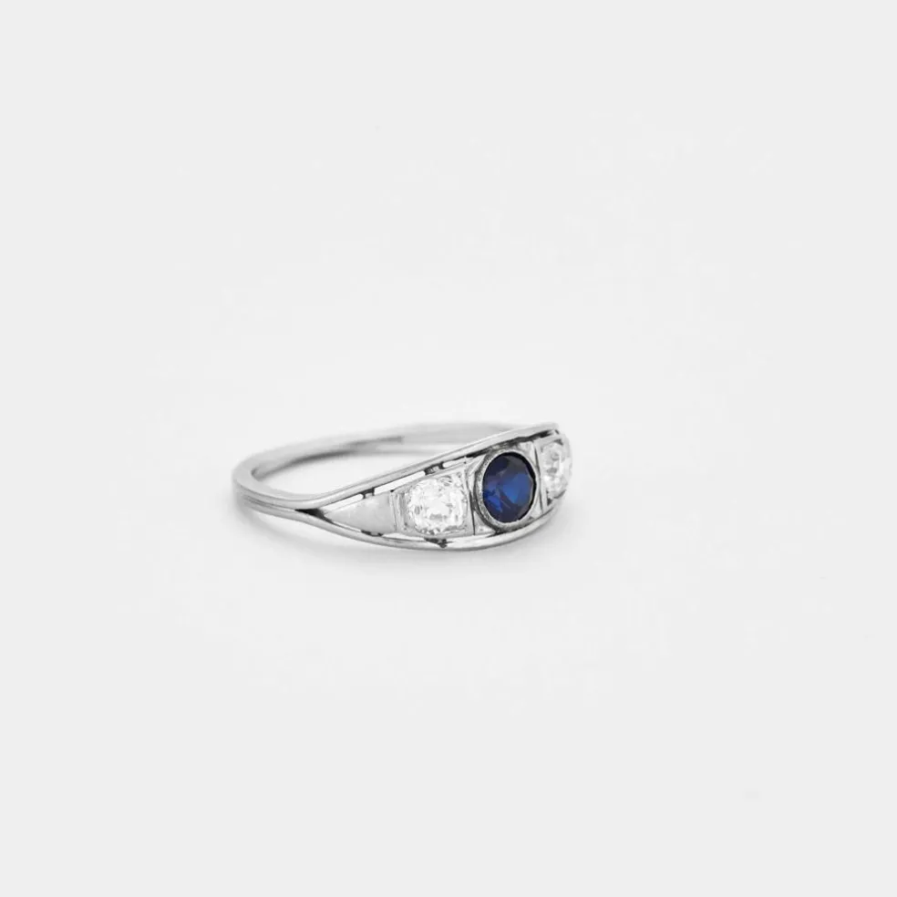 Bague Jarretière Platine Saphir de synthèse Diamants