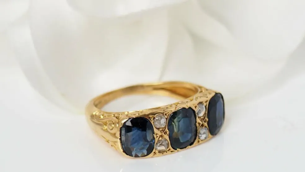 Bague Jarretière Saphirs Diamants