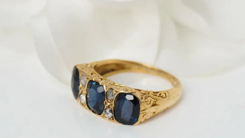 Bague Jarretière Saphirs Diamants