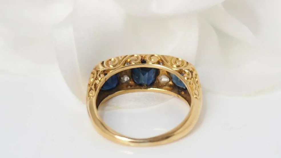 Bague Jarretière Saphirs Diamants