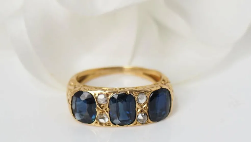 Bague Jarretière Saphirs Diamants