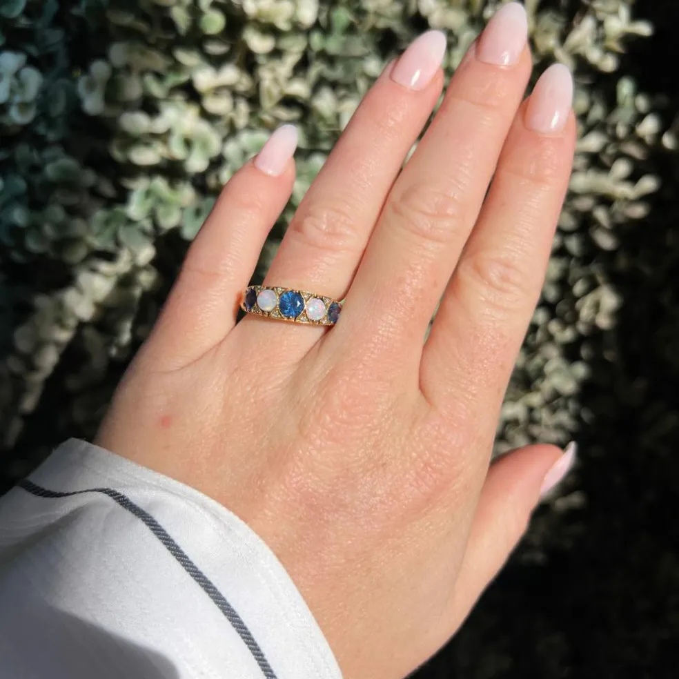 Bague Jarretière Vintage Or, Saphirs, Opales et Diamants