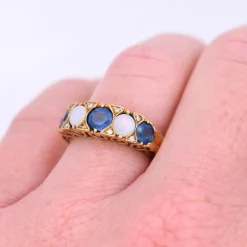 Bague Jarretière Vintage Or, Saphirs, Opales et Diamants