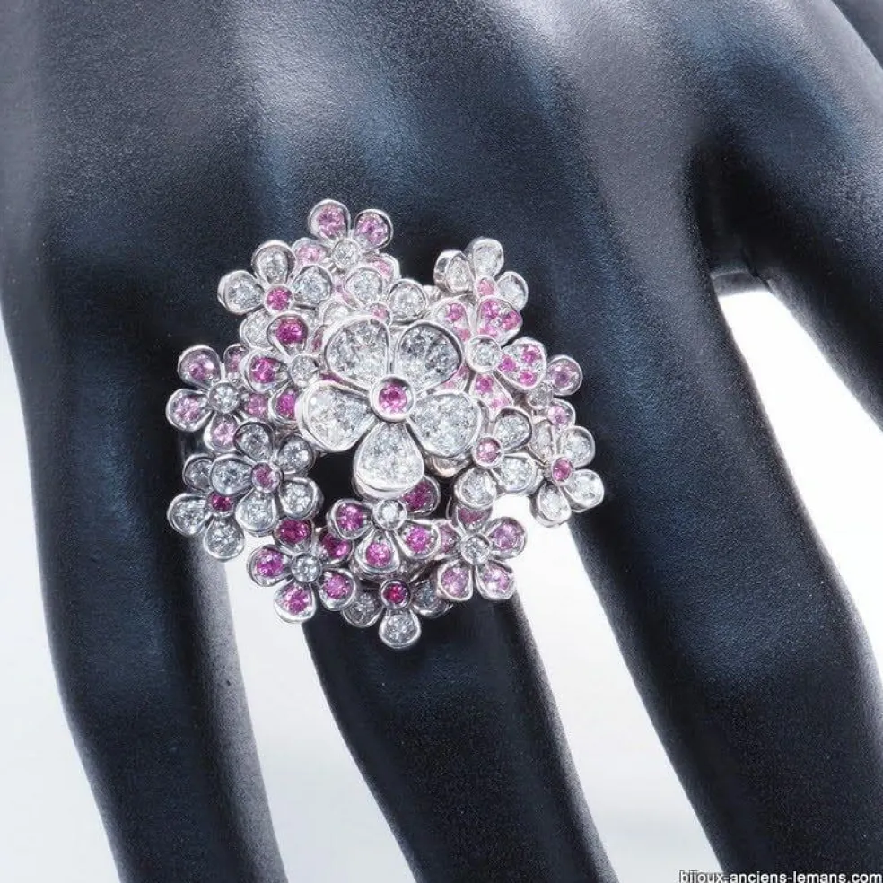 Bague joaillerie or blanc, diamants, saphirs roses