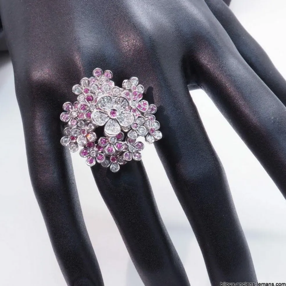 Bague joaillerie or blanc, diamants, saphirs roses