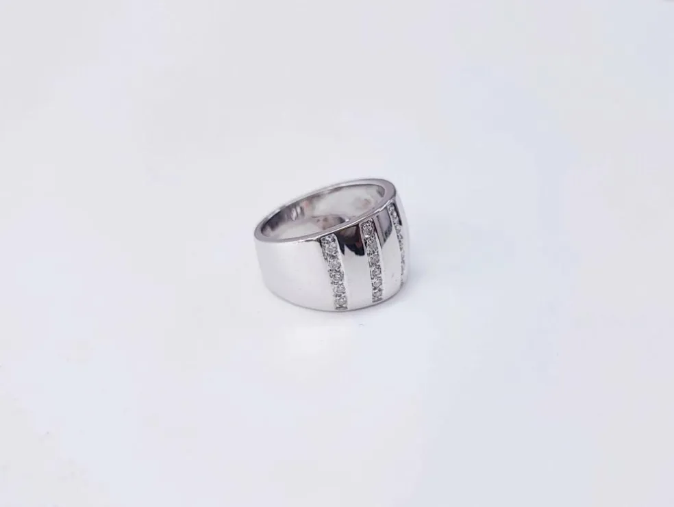Bague jonc bandeau or blanc diamant