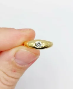Bague jonc bombé vintage or jaune diamant taille brillant en serti clos, gipsy