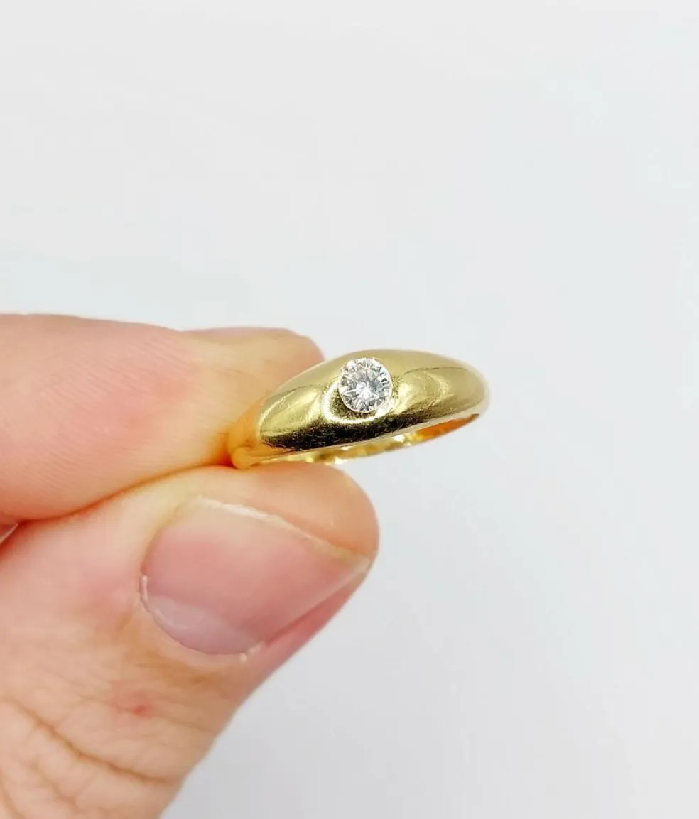 Bague jonc bombé vintage or jaune diamant taille brillant en serti clos, gipsy