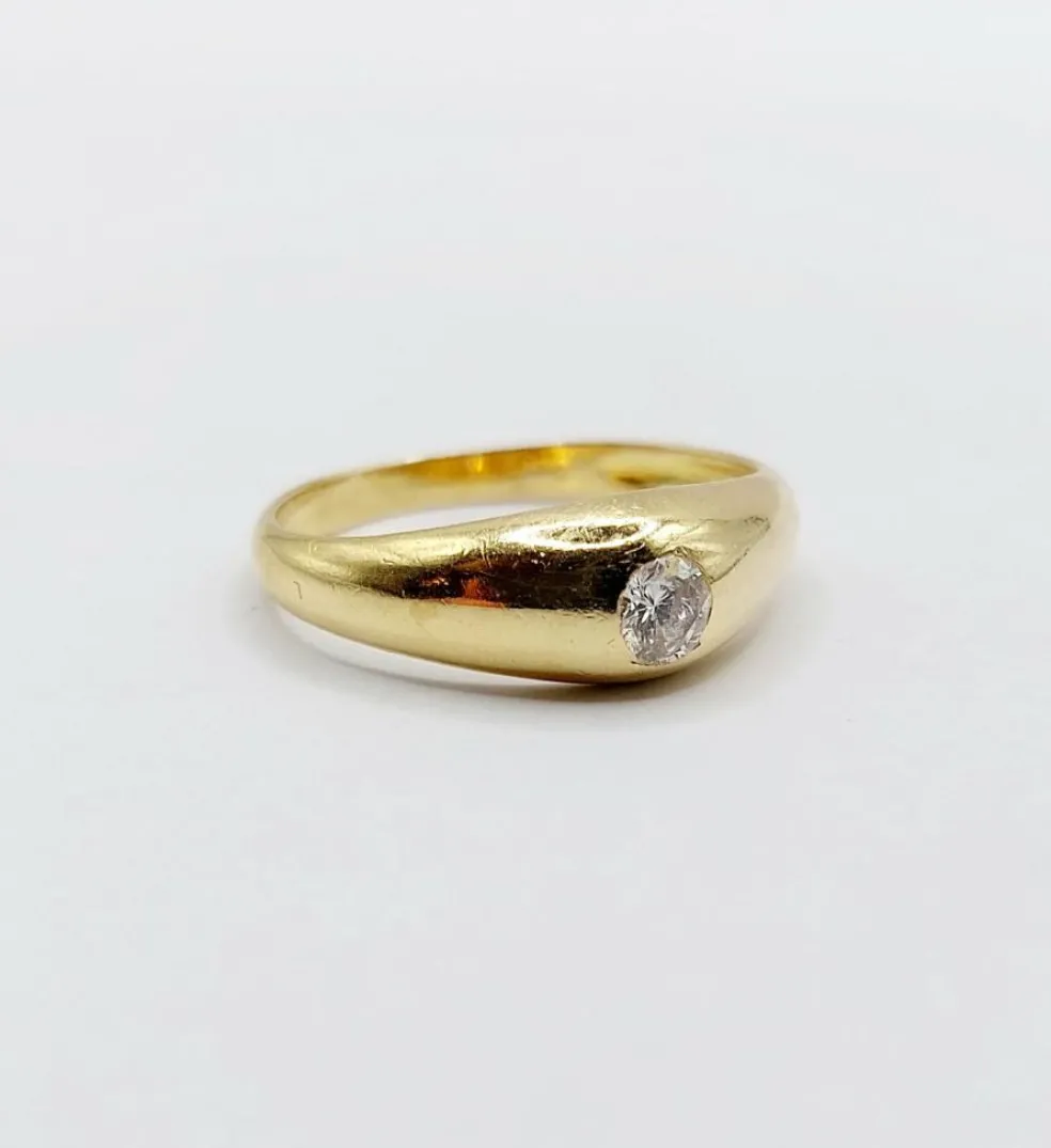 Bague jonc bombé vintage or jaune diamant taille brillant en serti clos, gipsy