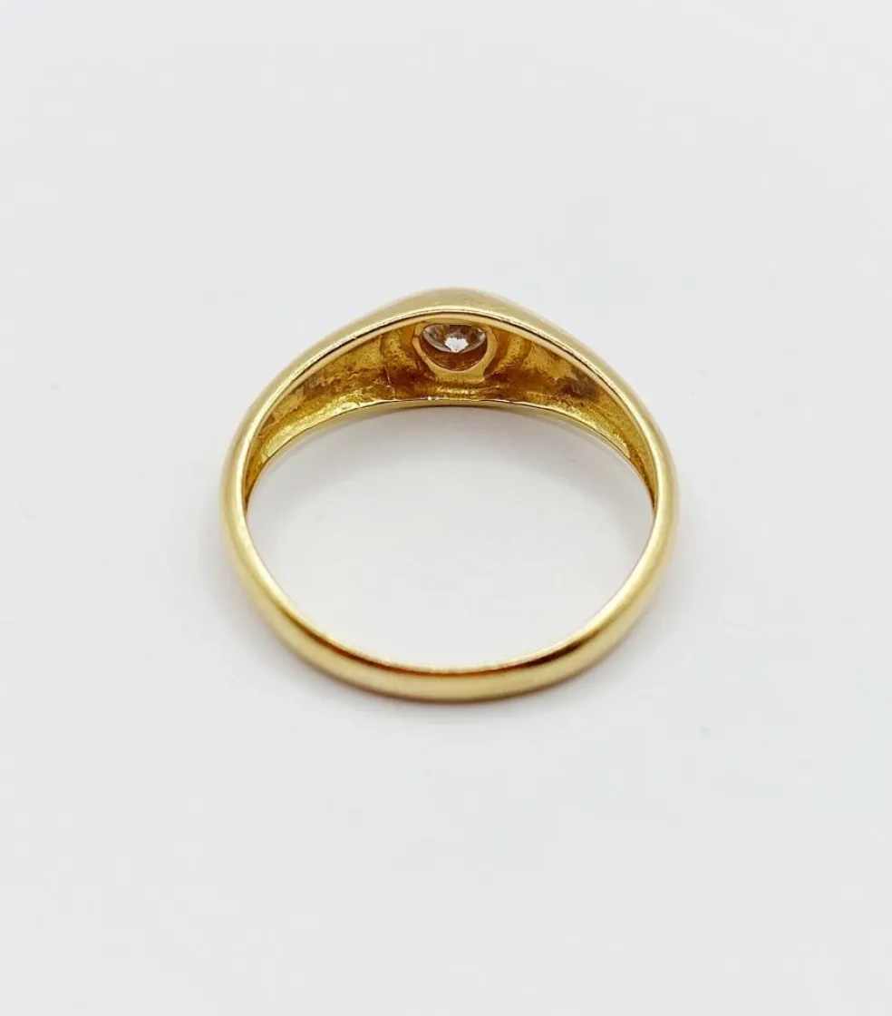 Bague jonc bombé vintage or jaune diamant taille brillant en serti clos, gipsy