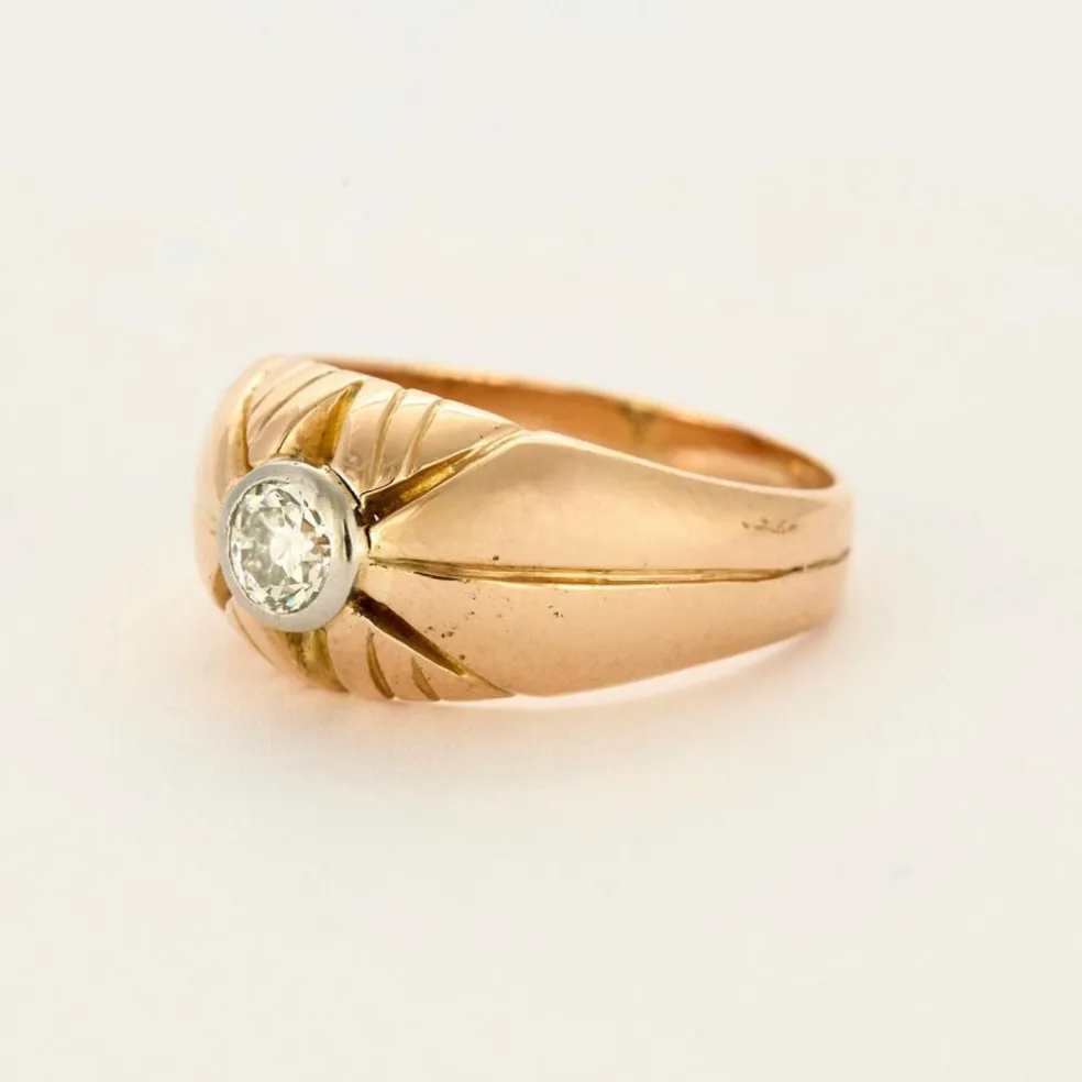 Bague jonc centré d'un diamant