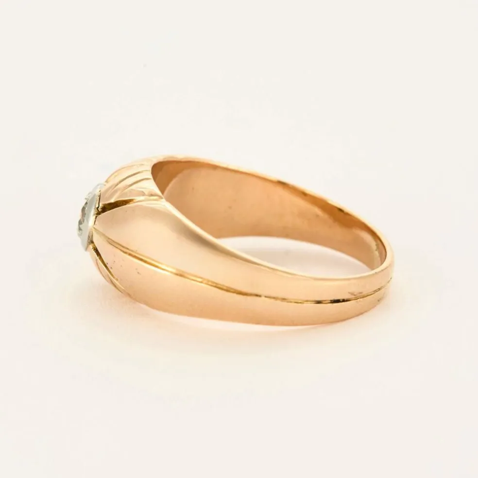 Bague jonc centré d'un diamant