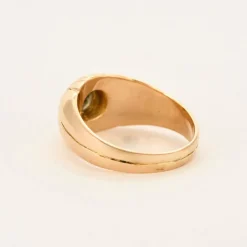 Bague jonc centré d'un diamant