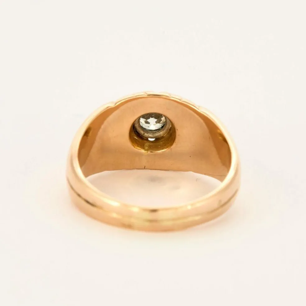 Bague jonc centré d'un diamant