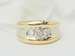 Bague jonc en or bicolore et diamants