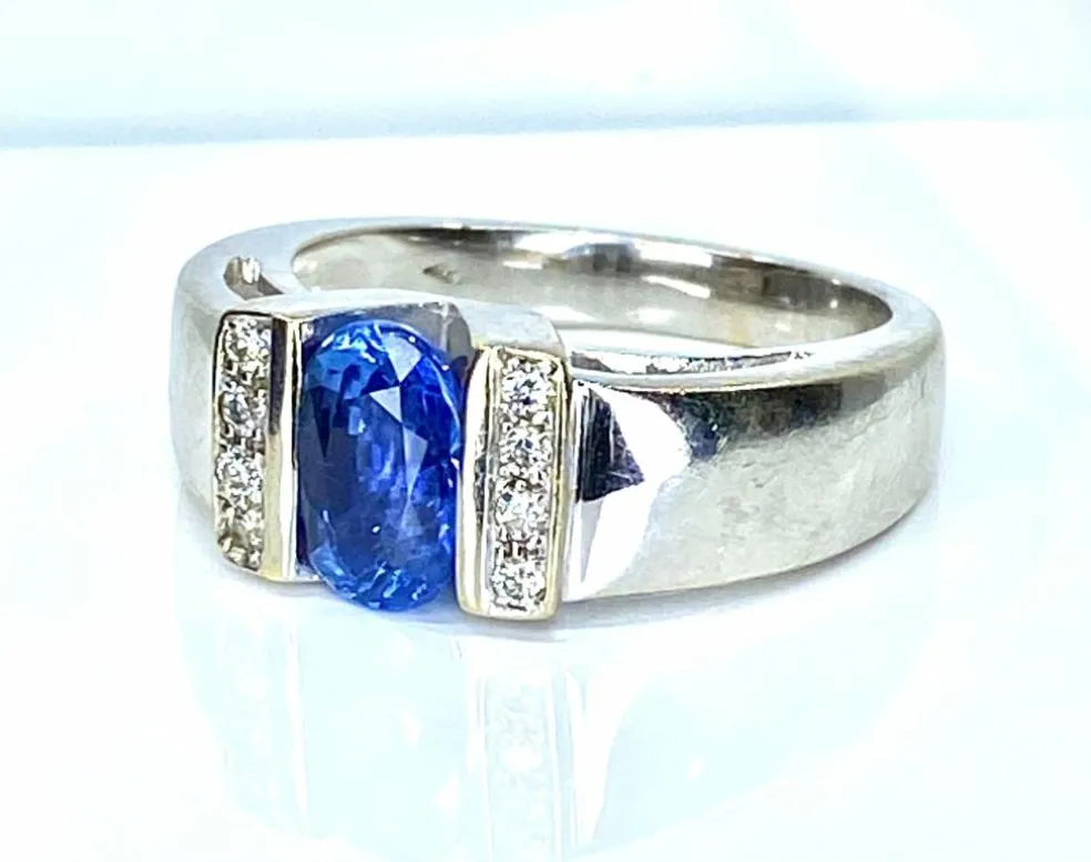 Bague jonc en or blanc 18 carats, saphir et diamants