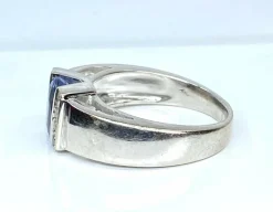 Bague jonc en or blanc 18 carats, saphir et diamants
