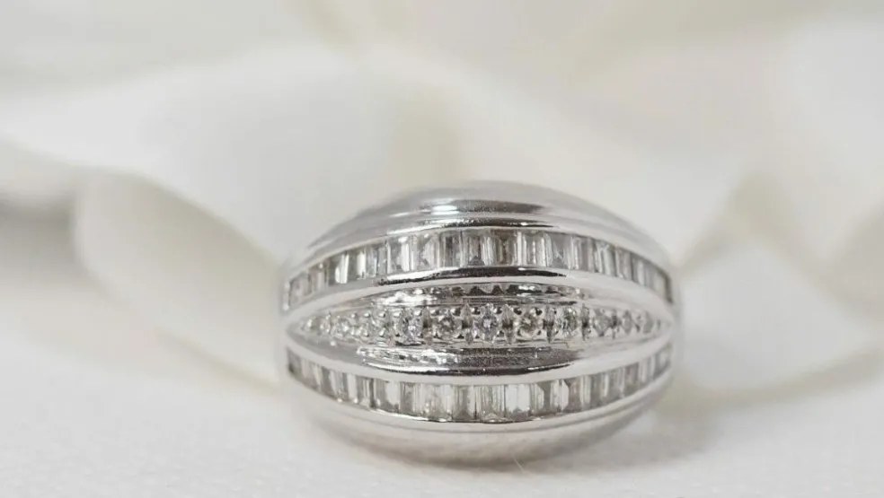 Bague Jonc en Or blanc et Diamants