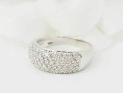 Bague jonc en or blanc et diamants