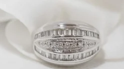 Bague Jonc en Or blanc et Diamants