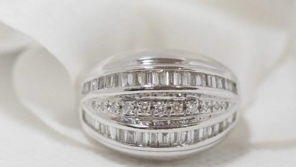 Bague Jonc en Or blanc et Diamants