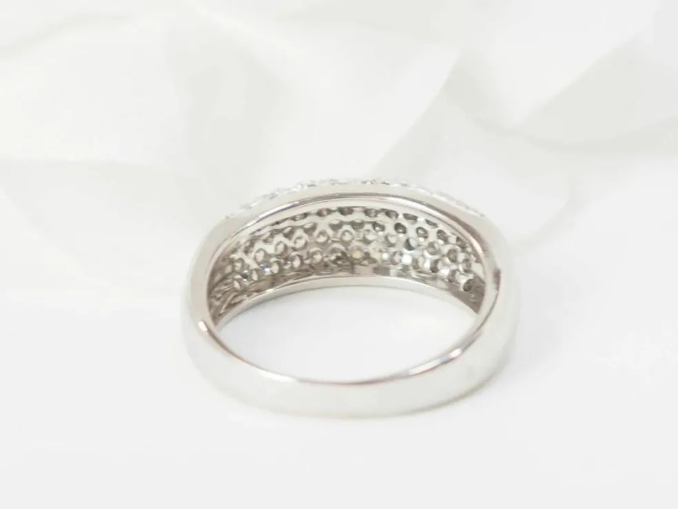 Bague jonc en or blanc et diamants